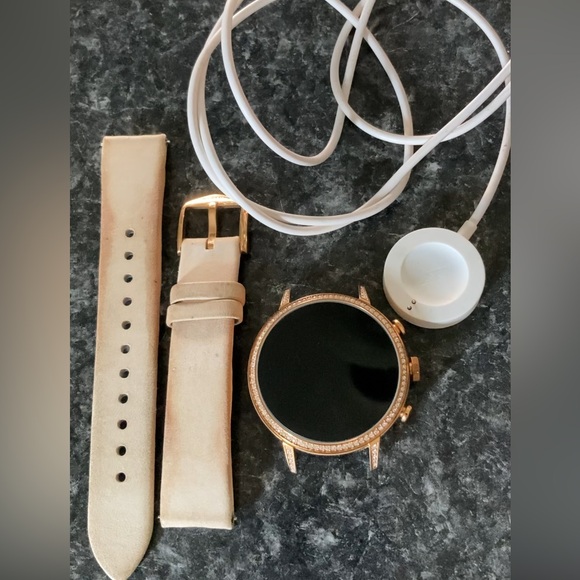 Fossil Smartwatch Gold Rhinestone- Venture HR Gen 4 DW7F1 Charger and Strap - Picture 1 of 8